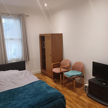 Beautiful Room In Lovely Flat ลอนดอน ภายนอก รูปภาพ