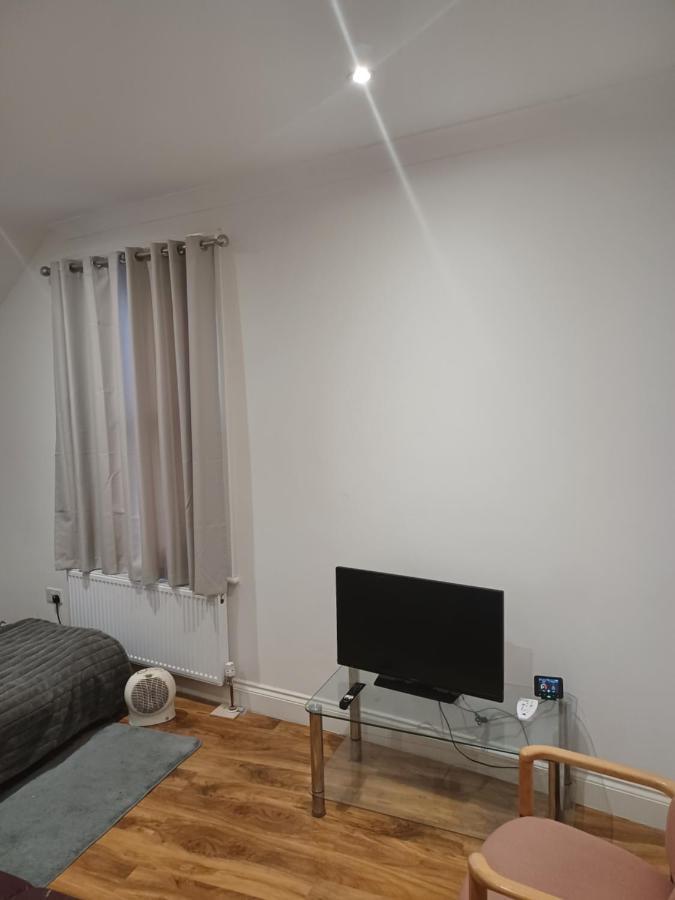 Beautiful Room In Lovely Flat ลอนดอน ภายนอก รูปภาพ